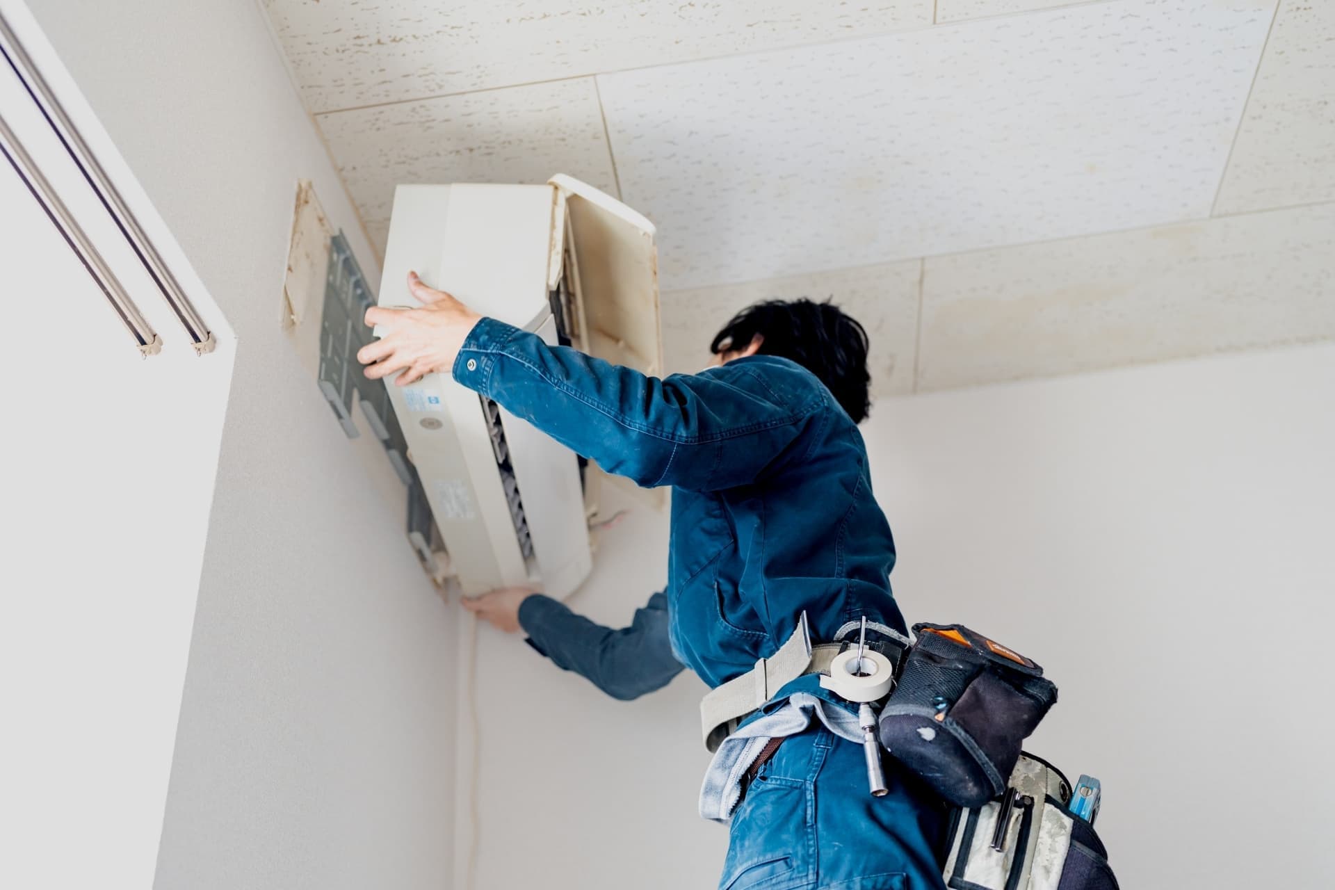 中央区 賃貸マンション 原状回復工事 エアコン交換