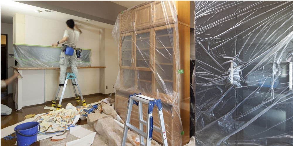 中央区 賃貸マンション 原状回復工事 クロス張替施工中